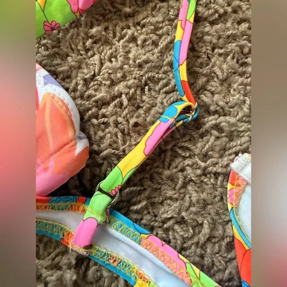 Shein NWOT floral Bikini top. Underwire removable padding Medium pink blue green
